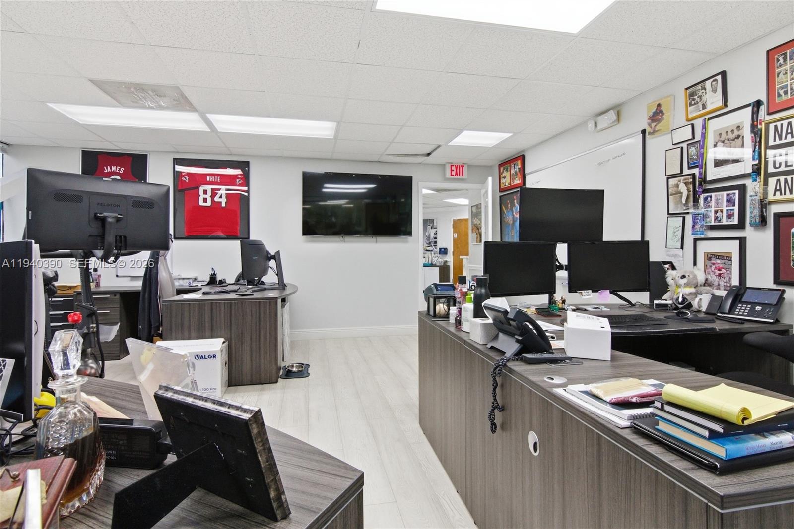 301  /   кв.футов $ 2026-01-07 0 Фото