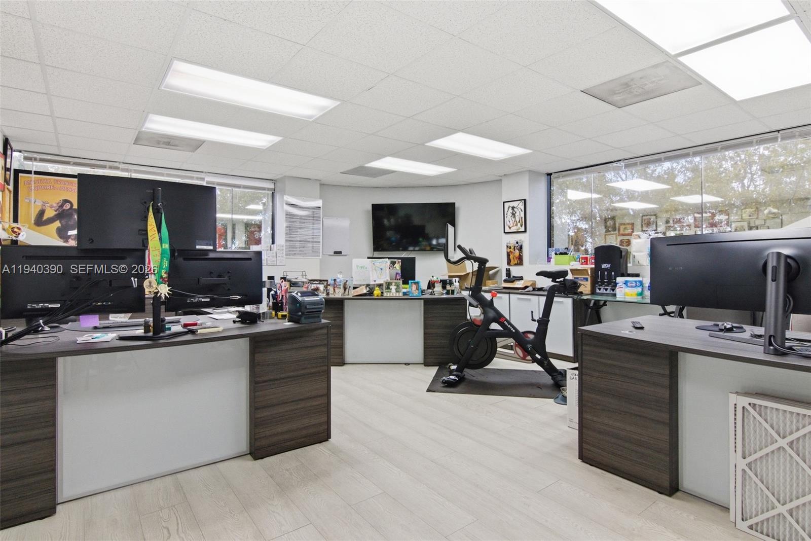 301  /   кв.футов $ 2026-01-07 0 Фото