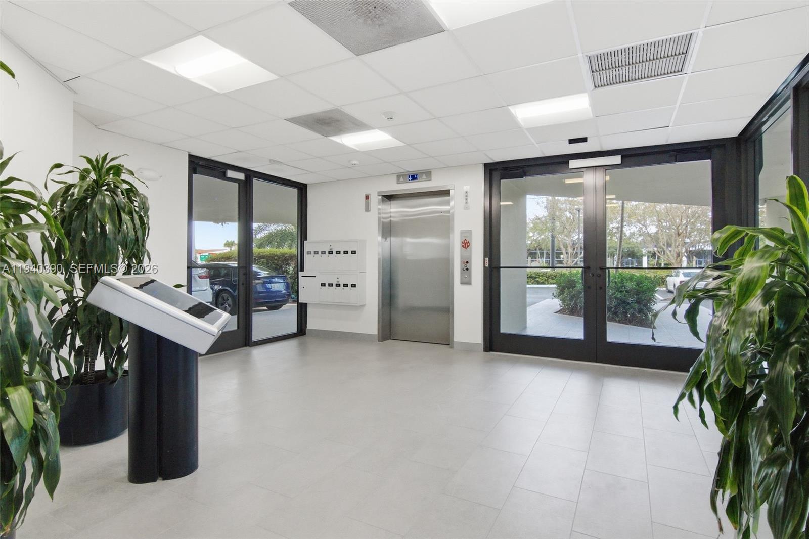 301  /   кв.футов $ 2026-01-07 0 Фото