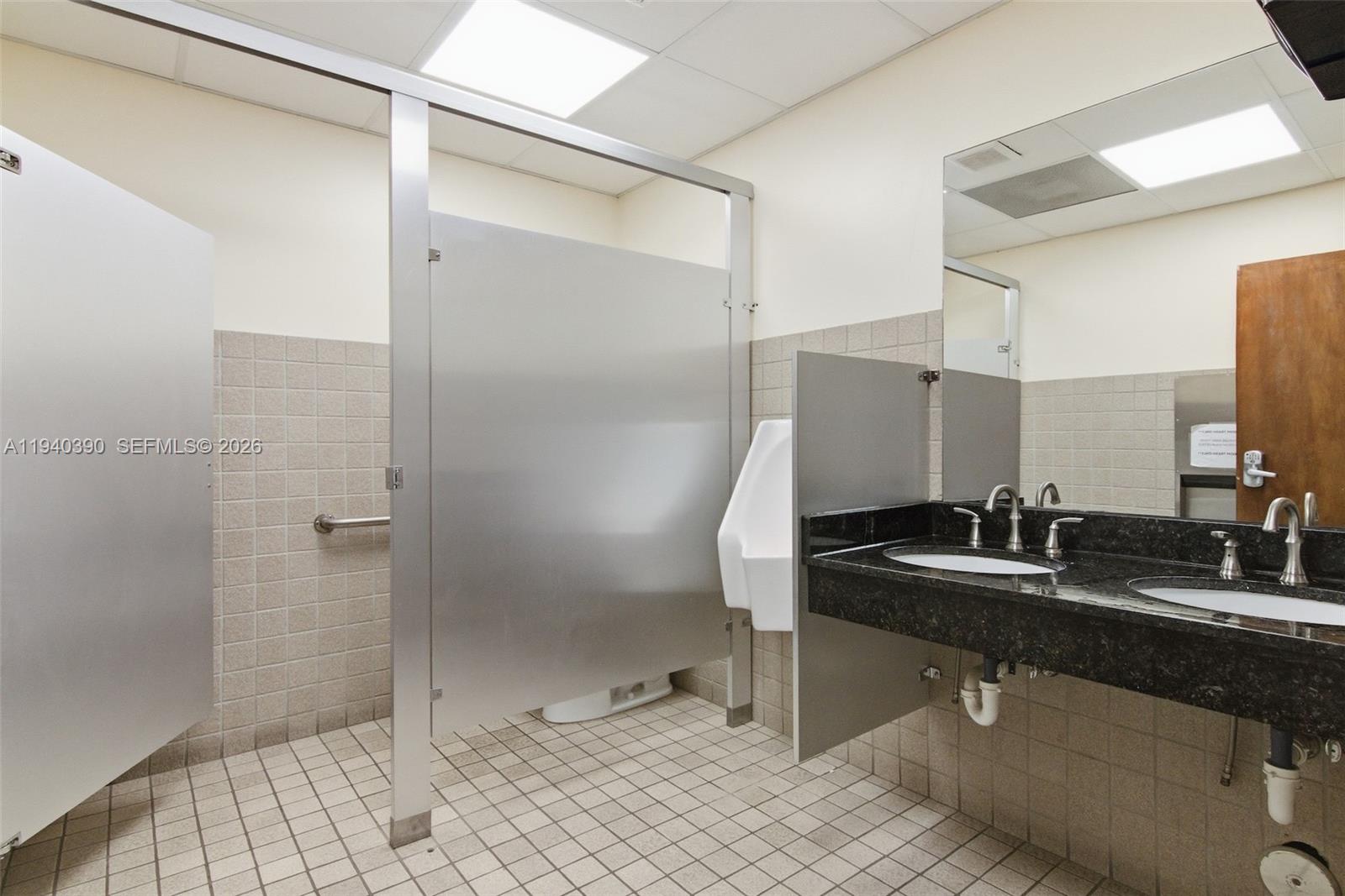 301  /   кв.футов $ 2026-01-07 0 Фото