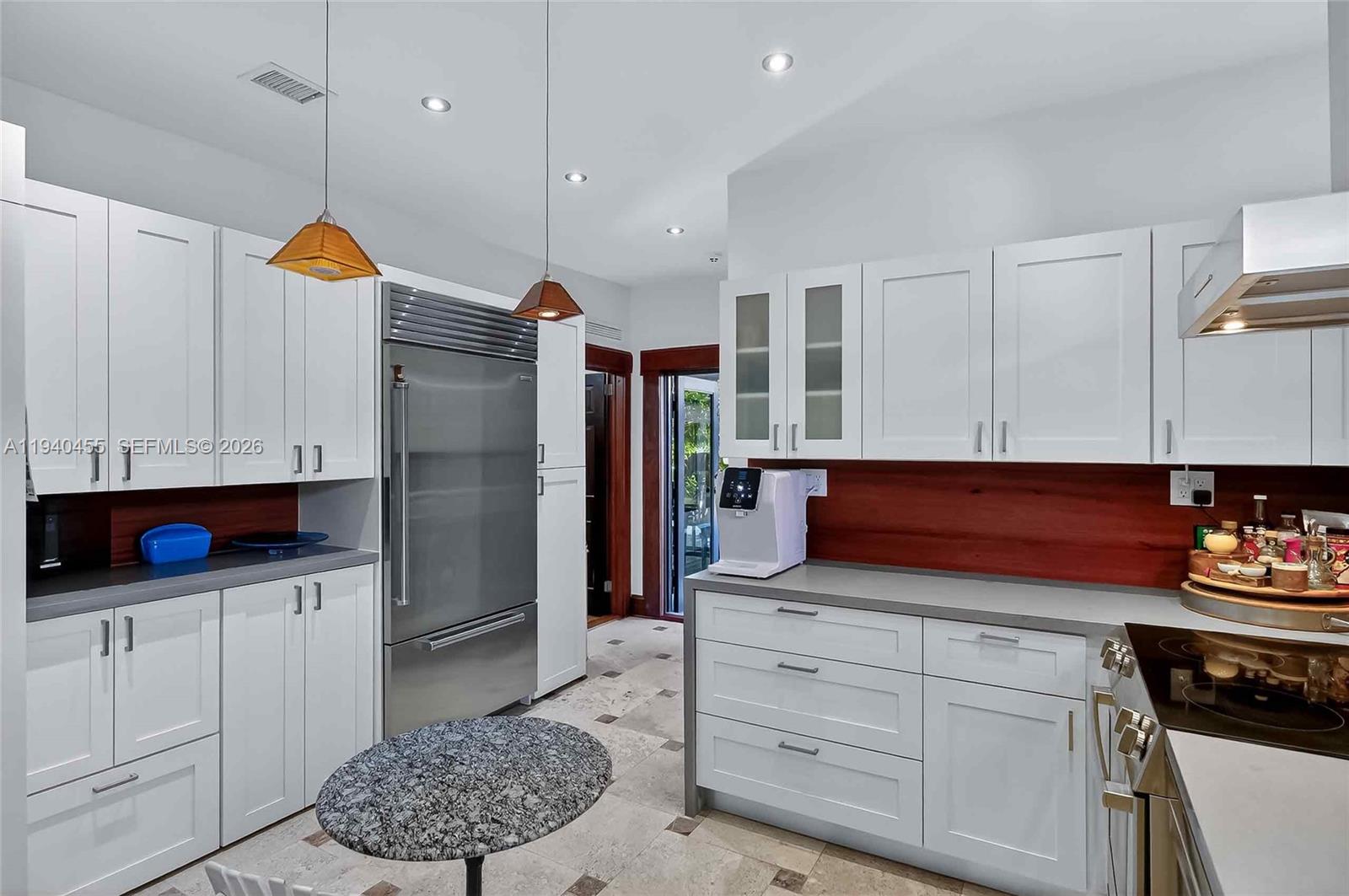   /   кв.футов $ 2026-01-07 0 Фото