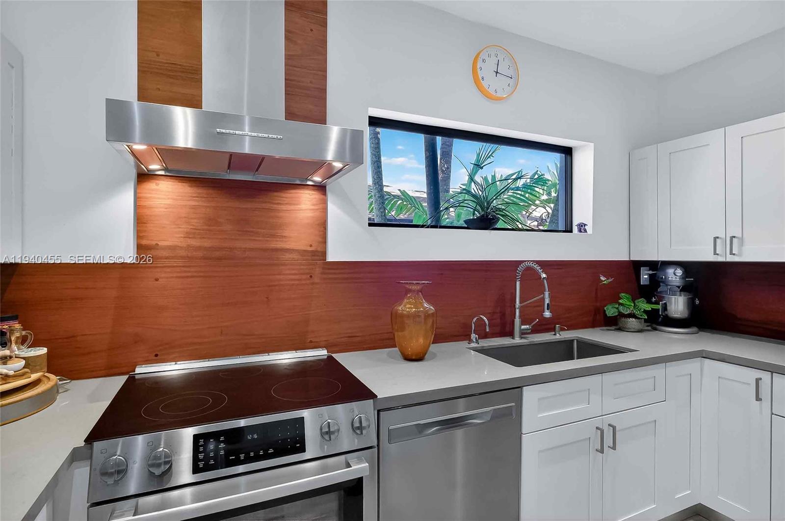   /   кв.футов $ 2026-01-07 0 Фото