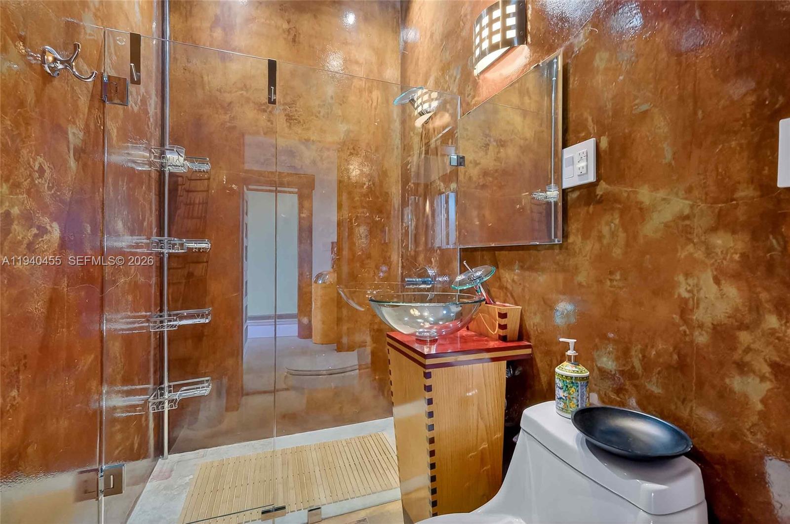   /   кв.футов $ 2026-01-07 0 Фото