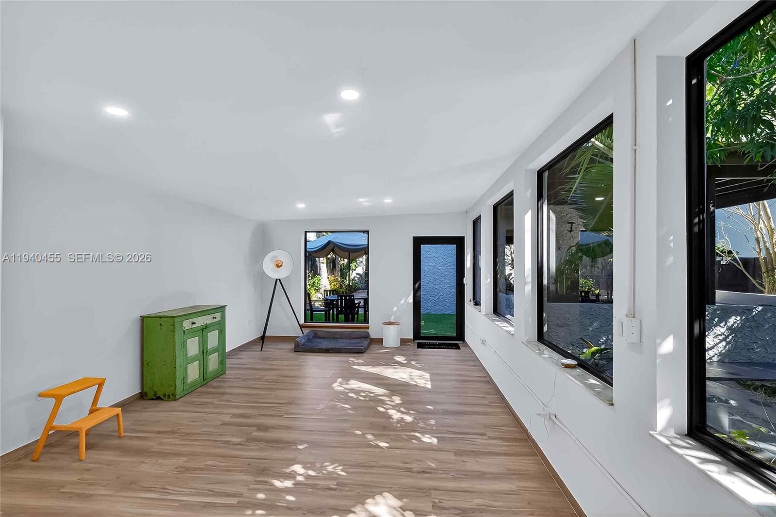   /   кв.футов $ 2026-01-07 0 Фото