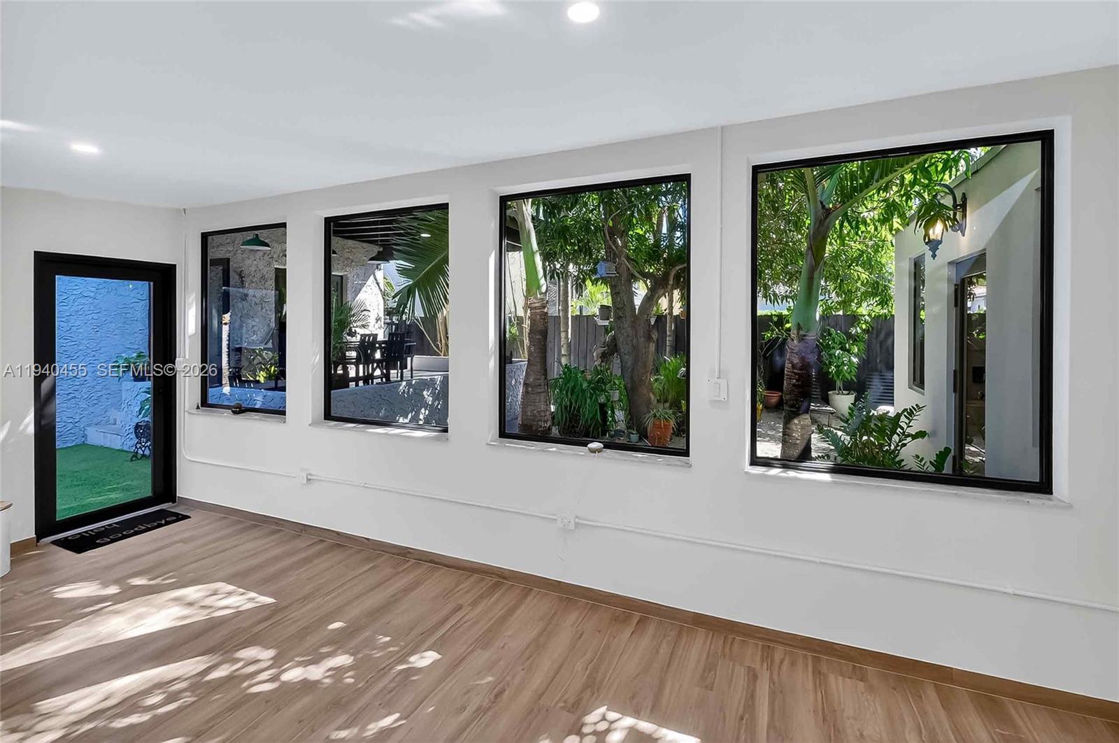   /   кв.футов $ 2026-01-07 0 Фото