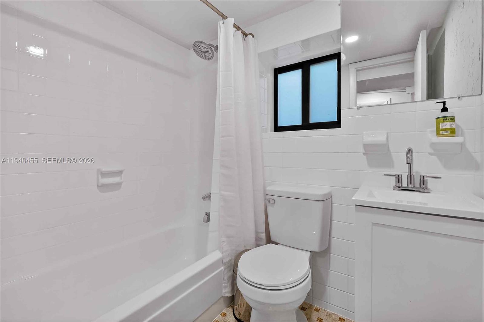   /   кв.футов $ 2026-01-07 0 Фото