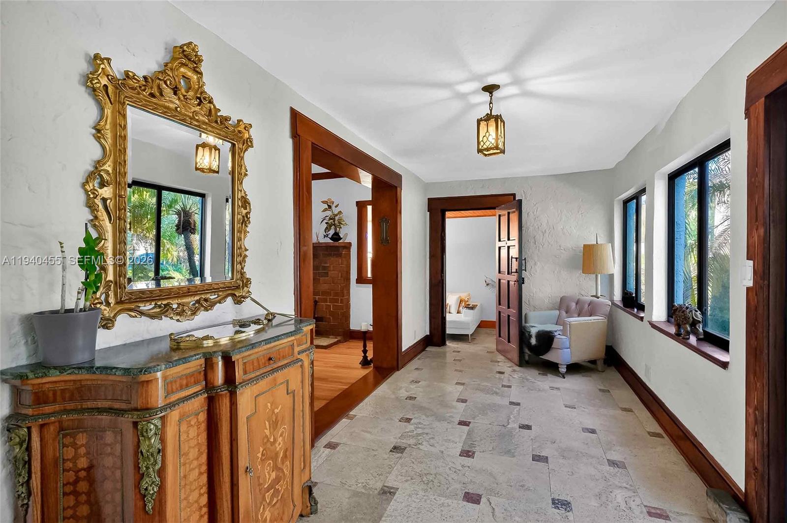   /   кв.футов $ 2026-01-07 0 Фото