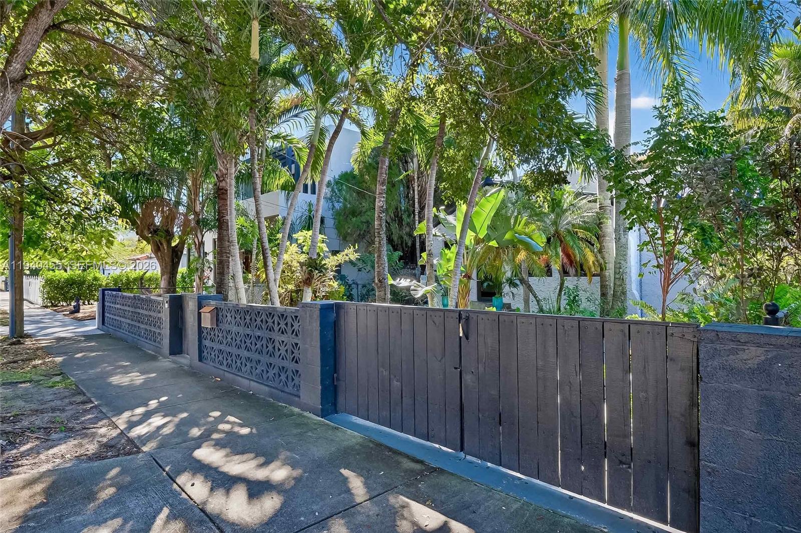   /   кв.футов $ 2026-01-07 0 Фото