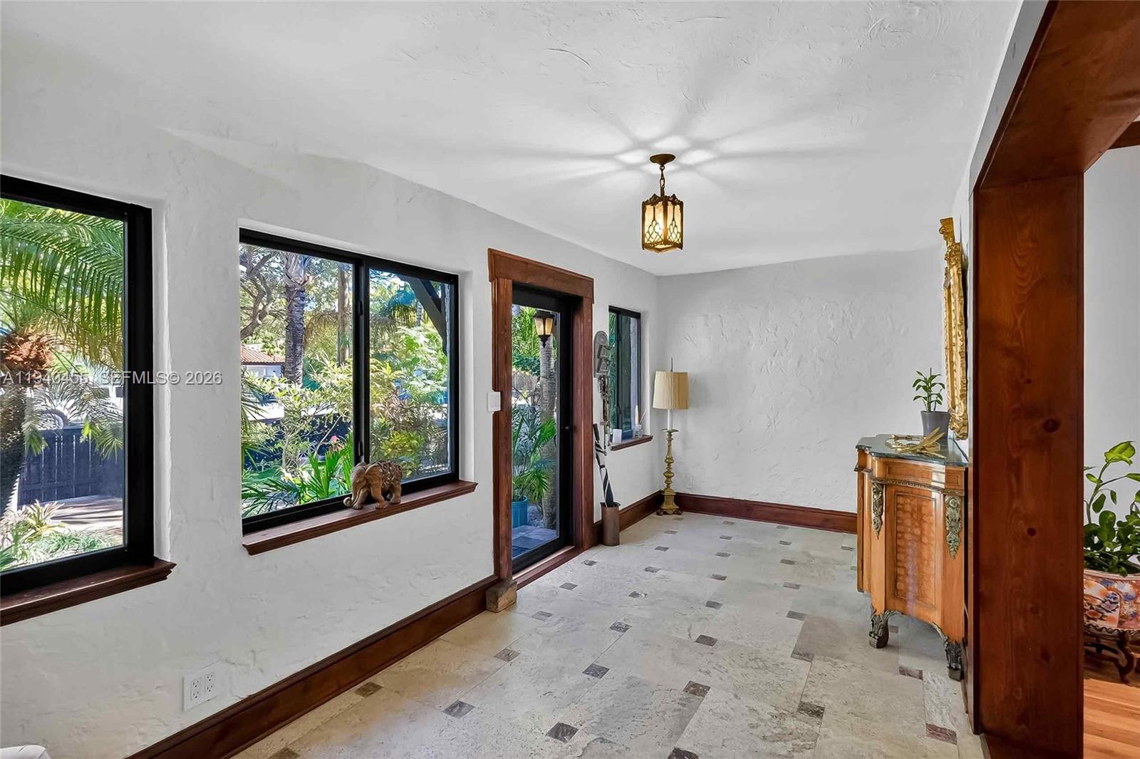   /   кв.футов $ 2026-01-07 0 Фото