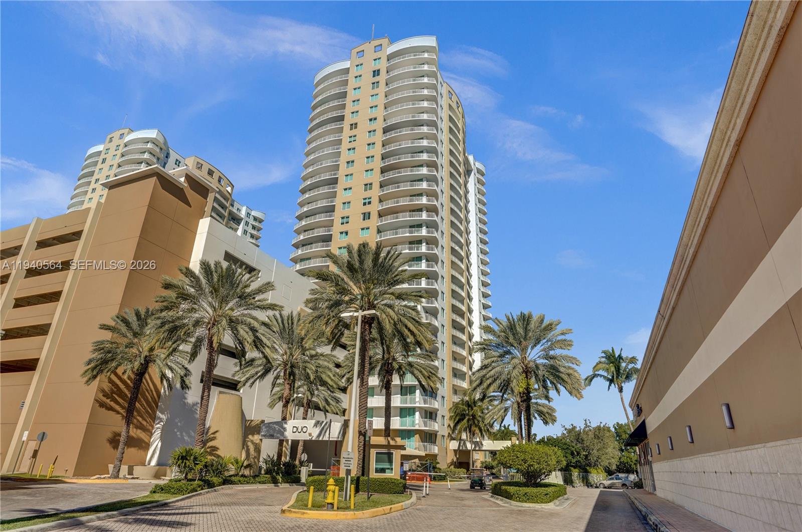 Фото 1755 Hallandale Beach Blvd  #PH04E, Hallandale Beach, Florida, 33009 - 