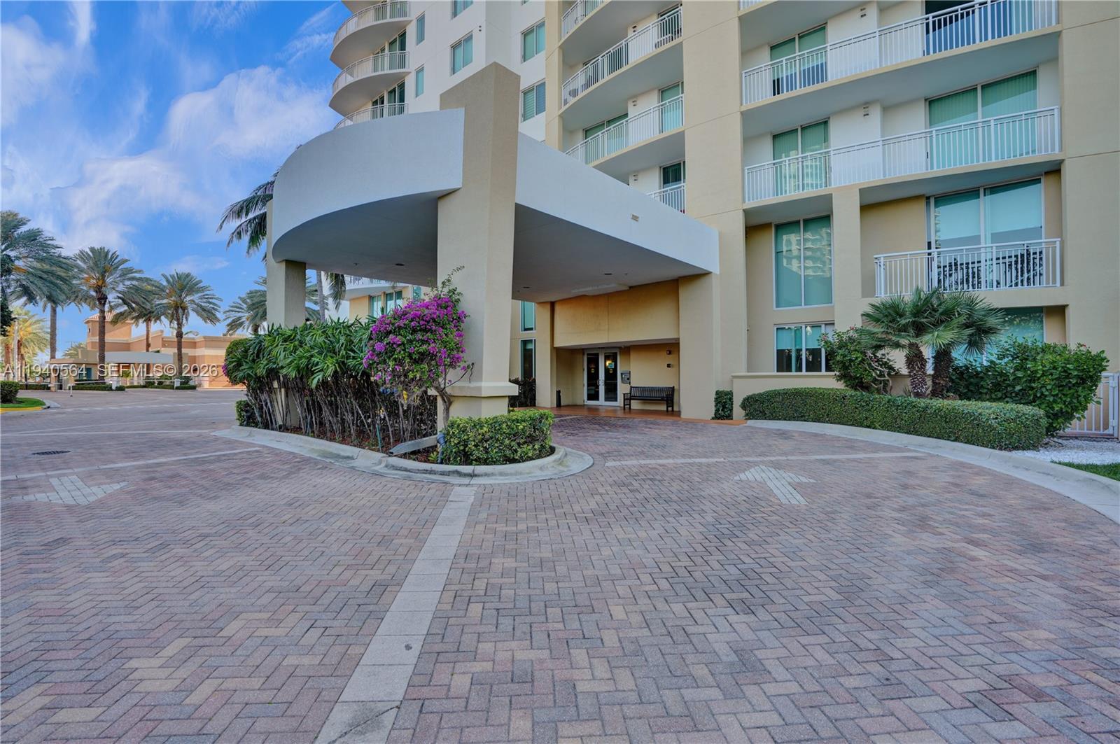 Фото 1755 Hallandale Beach Blvd  #PH04E, Hallandale Beach, Florida, 33009 - 