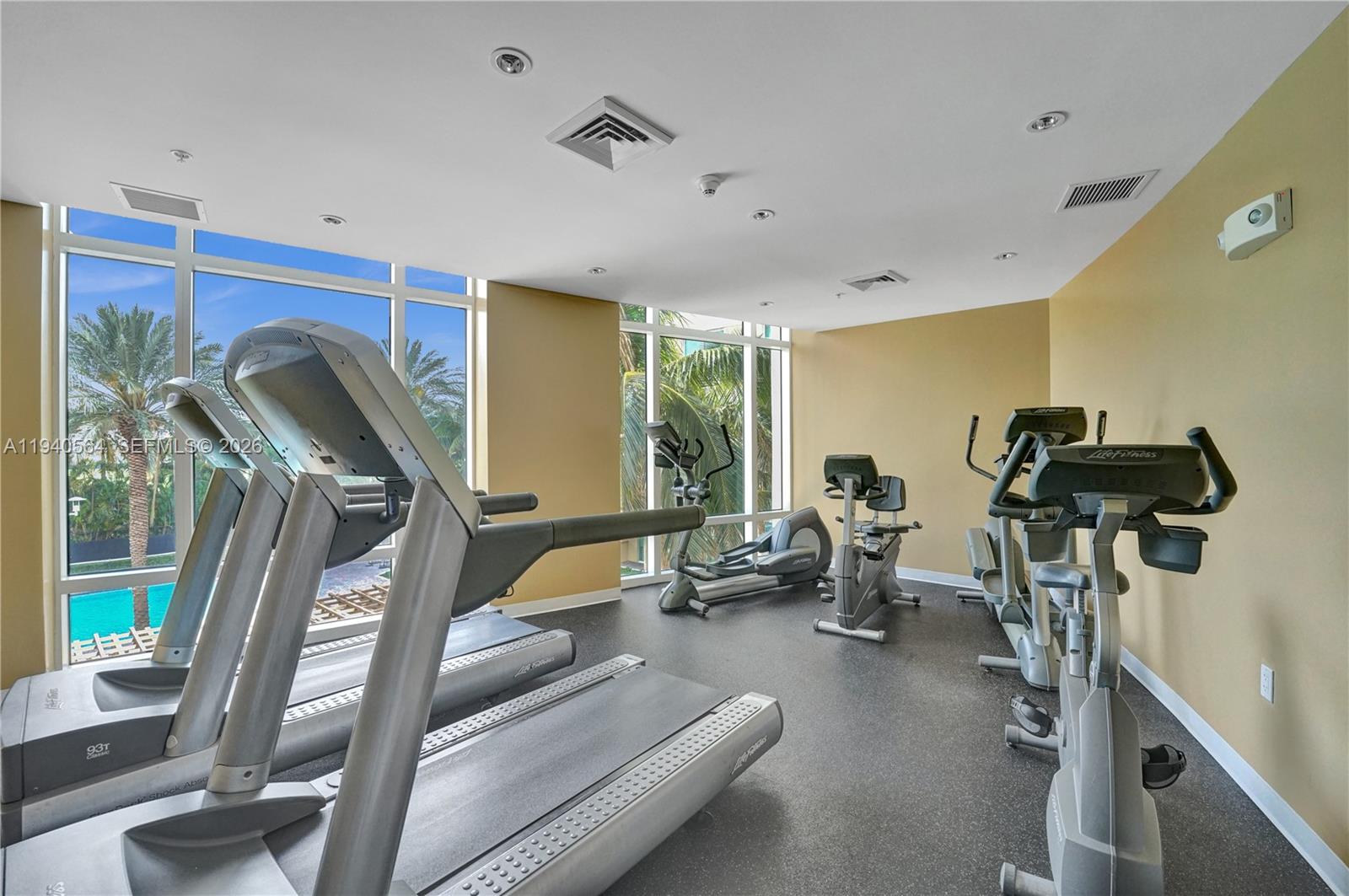 Фото 1755 Hallandale Beach Blvd  #PH04E, Hallandale Beach, Florida, 33009 - 