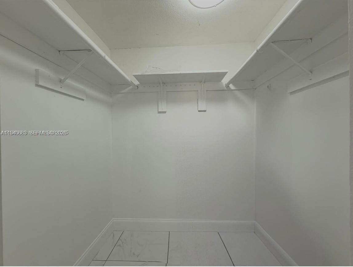 Ver detalles 207F 2 / 2 1100 sq. ft. $ 2026-01-07 0 foto