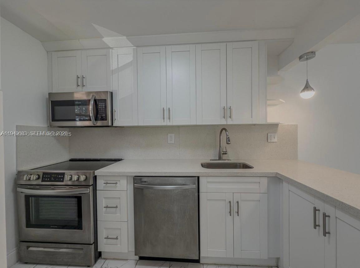 Ver detalles 207F 2 / 2 1100 sq. ft. $ 2026-01-07 0 foto