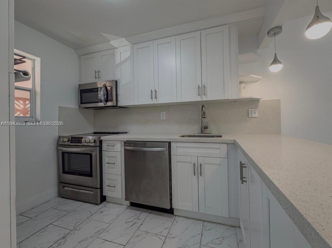 Ver detalles 207F 2 / 2 1100 sq. ft. $ 2026-01-07 0 foto