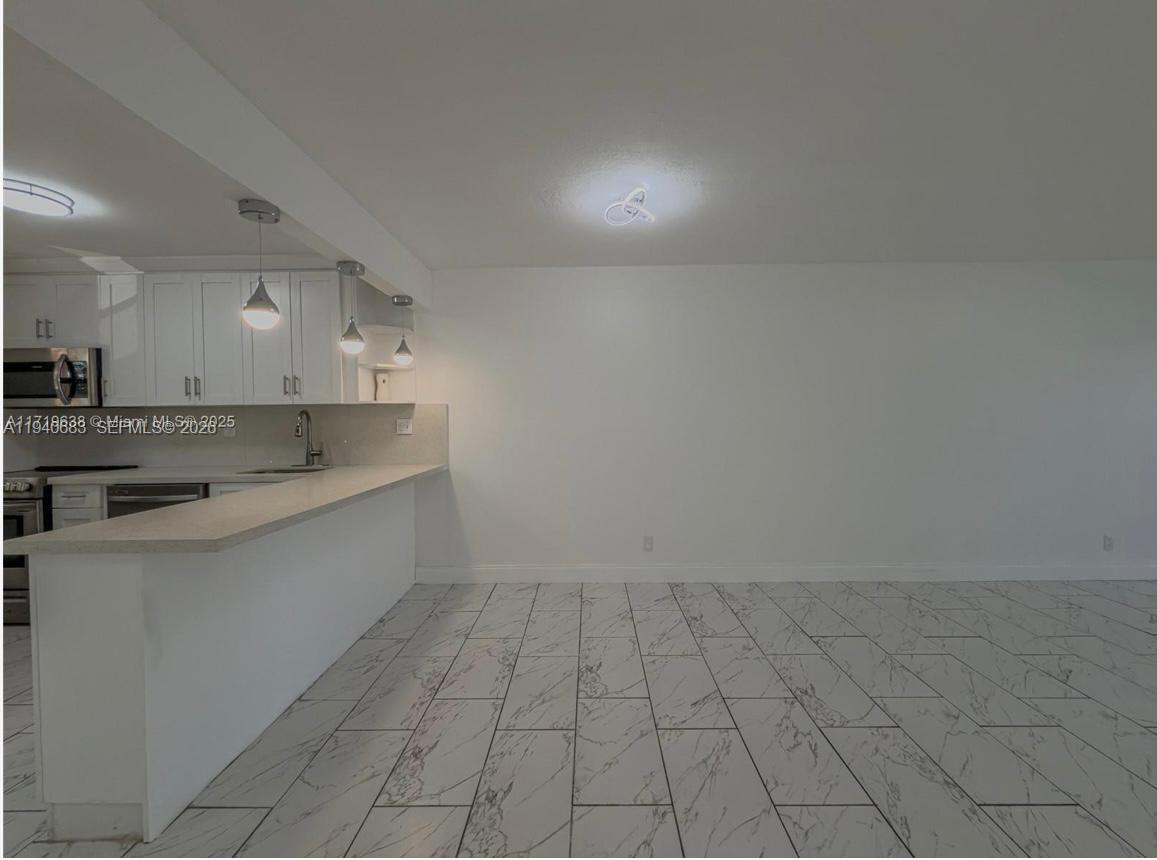 Ver detalles 207F 2 / 2 1100 sq. ft. $ 2026-01-07 0 foto