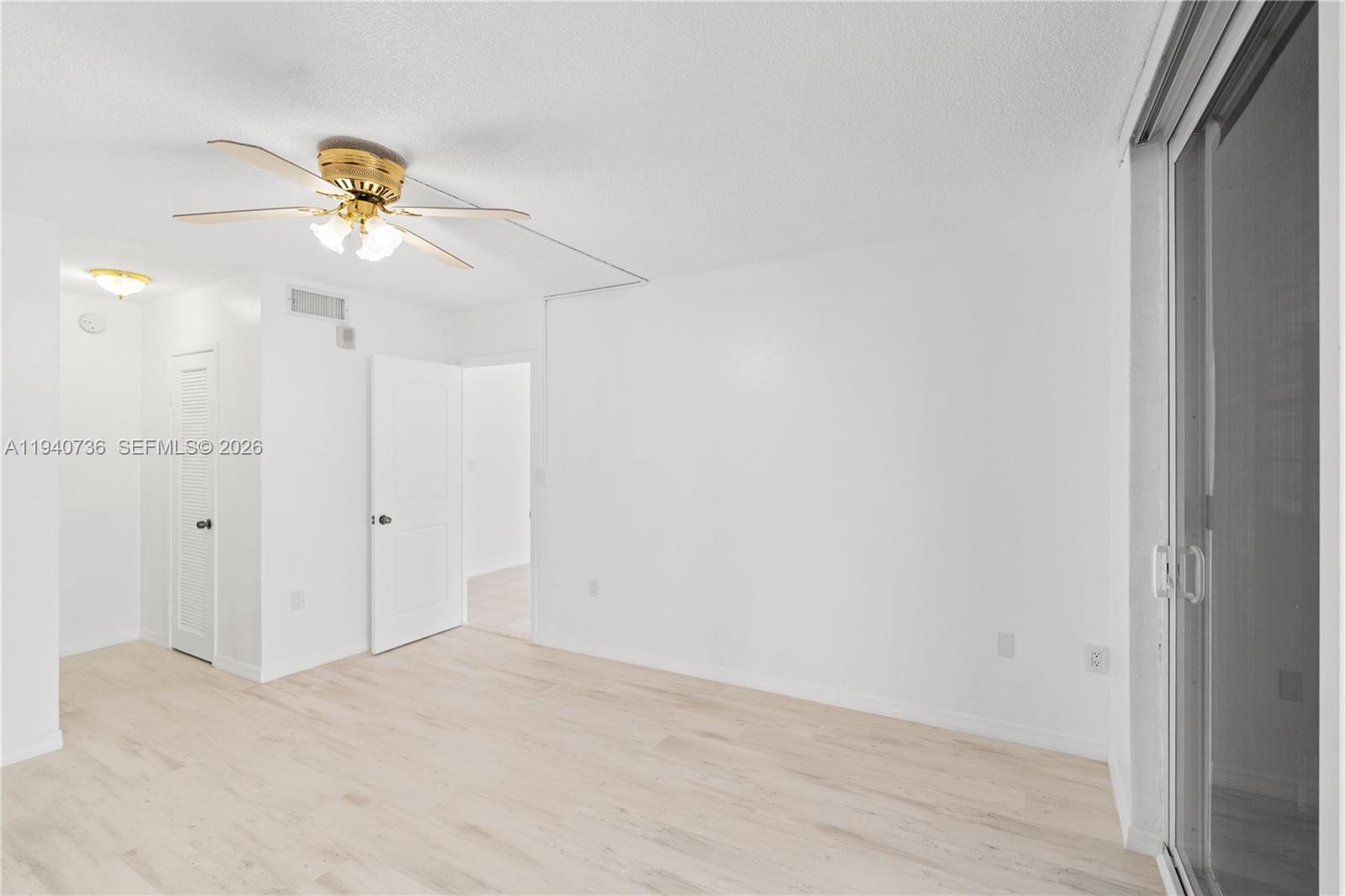 Ver detalles 301E 1 / 1 801 sq. ft. $ 2026-05-02 0 foto