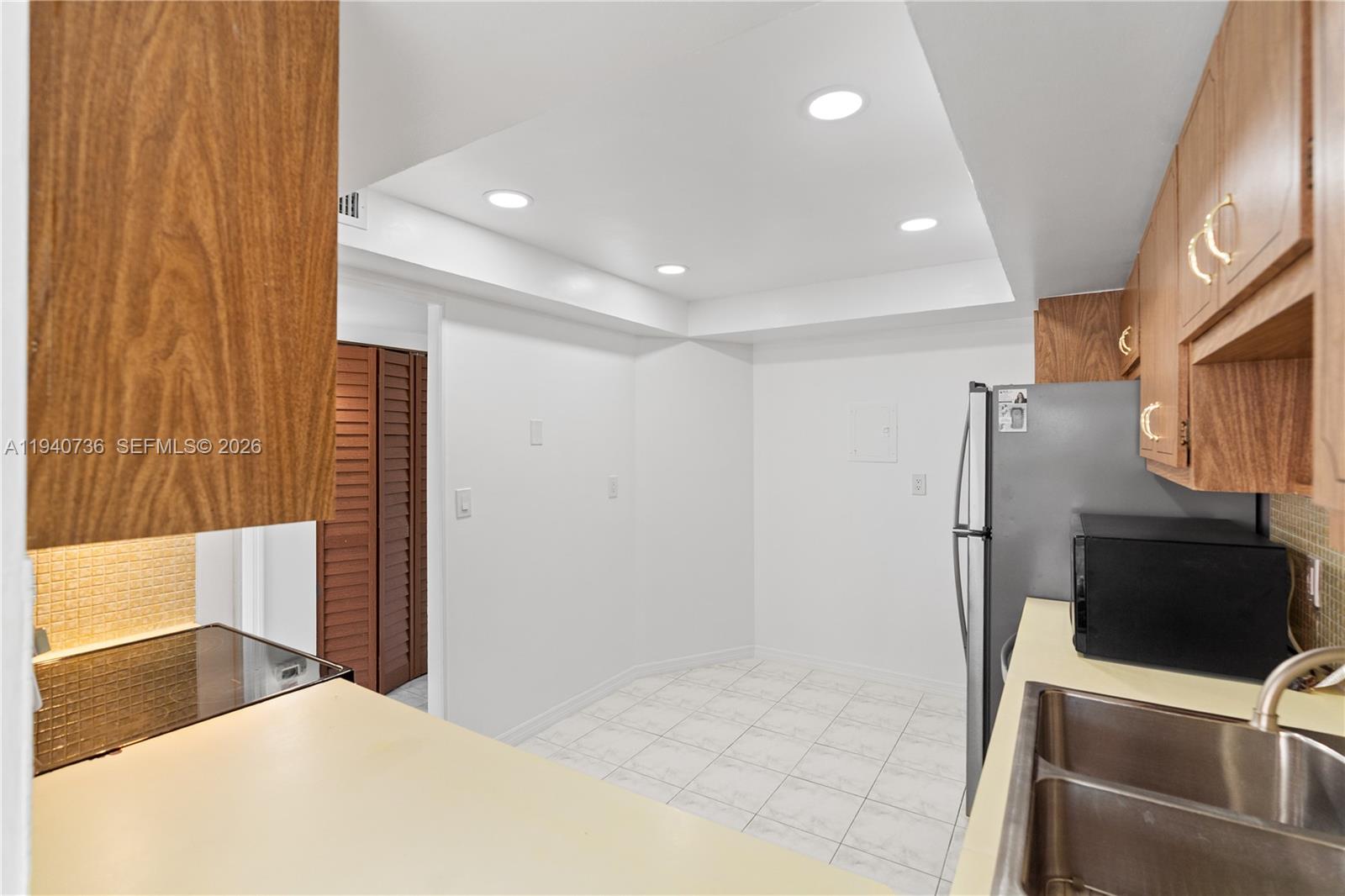 Ver detalles 301E 1 / 1 801 sq. ft. $ 2026-05-02 0 foto
