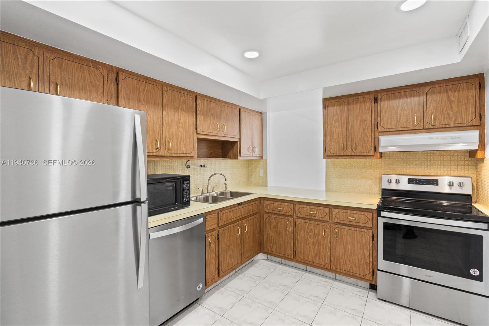 Ver detalles 301E 1 / 1 801 sq. ft. $ 2026-05-02 0 foto
