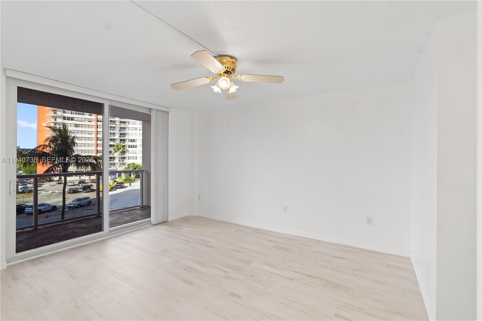 Ver detalles 301E 1 / 1 801 sq. ft. $ 2026-05-02 0 foto