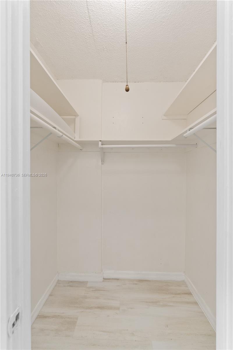 Ver detalles 301E 1 / 1 801 sq. ft. $ 2026-05-02 0 foto
