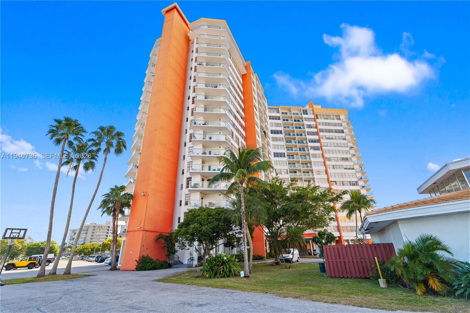 Ver detalles 301E 1 / 1 801 sq. ft. $ 2026-05-02 0 foto