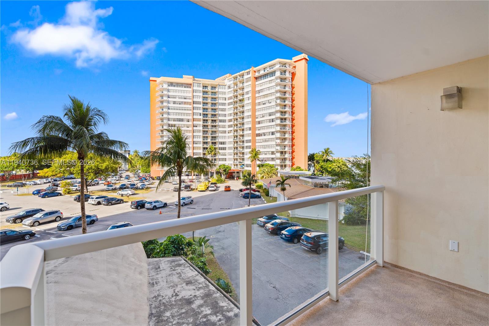 Ver detalles 301E 1 / 1 801 sq. ft. $ 2026-05-02 0 foto