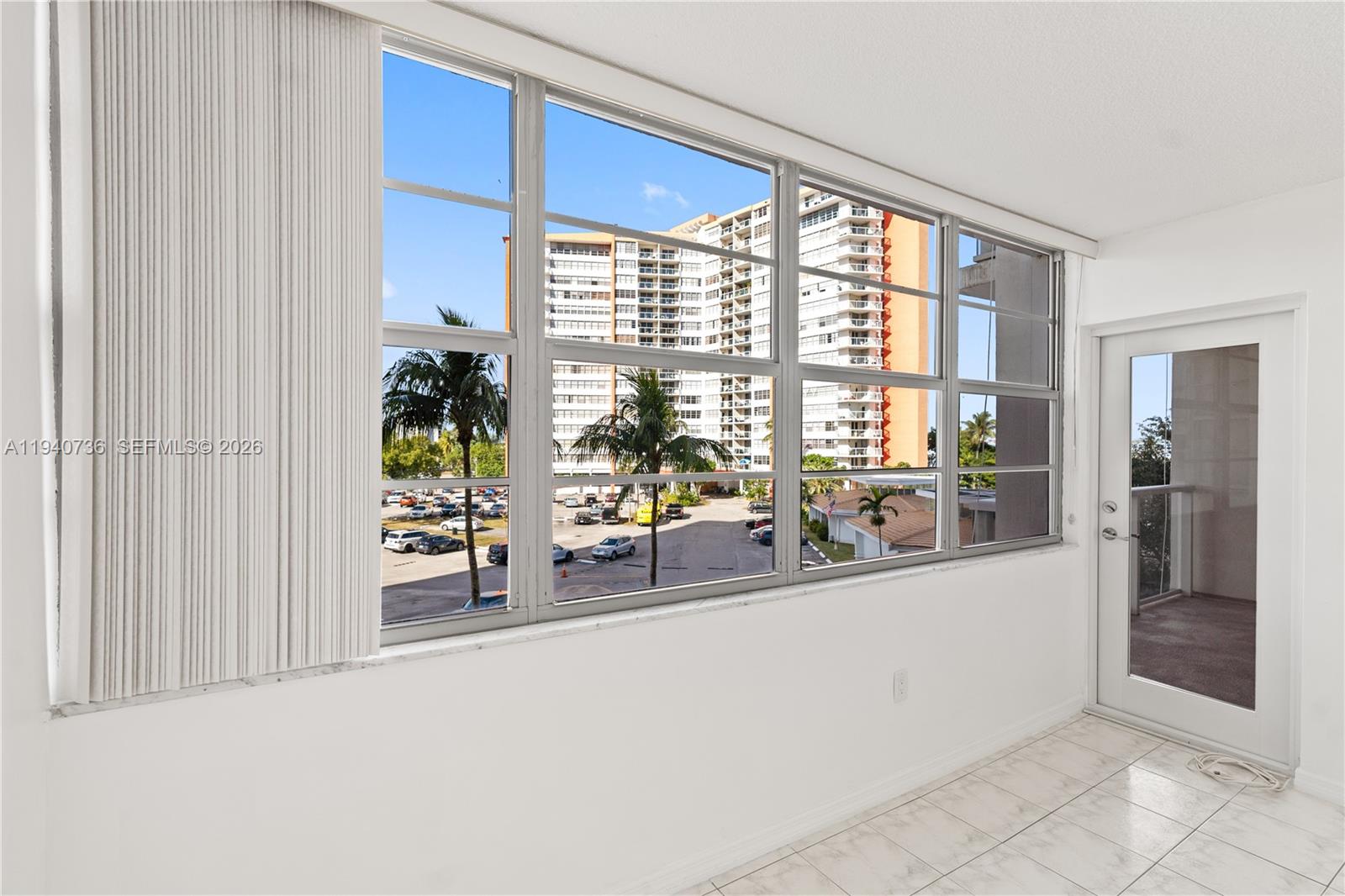 Ver detalles 301E 1 / 1 801 sq. ft. $ 2026-05-02 0 foto