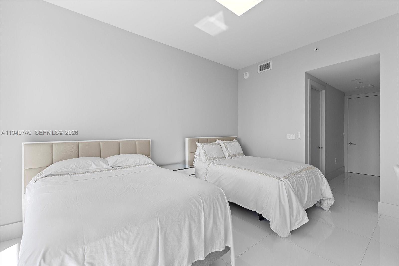 See details 1702 3 / 4 2608 sq. ft. $ 2026-01-07 0 Photo