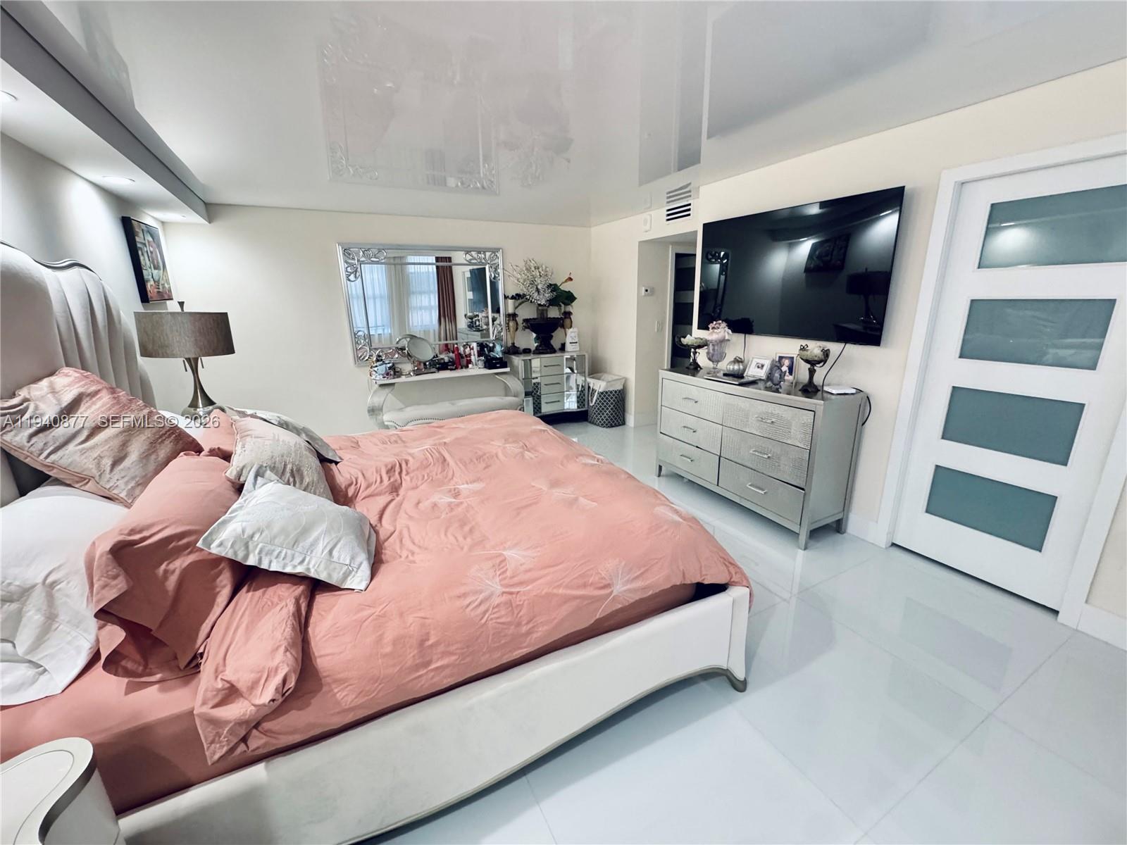 Photo of 1912 Ocean Dr  #2C, Hallandale Beach, Florida, 33009 - 