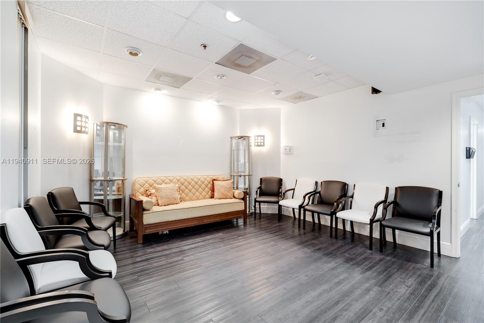 221  /   sq. ft. $ 2026-01-07 0 Photo