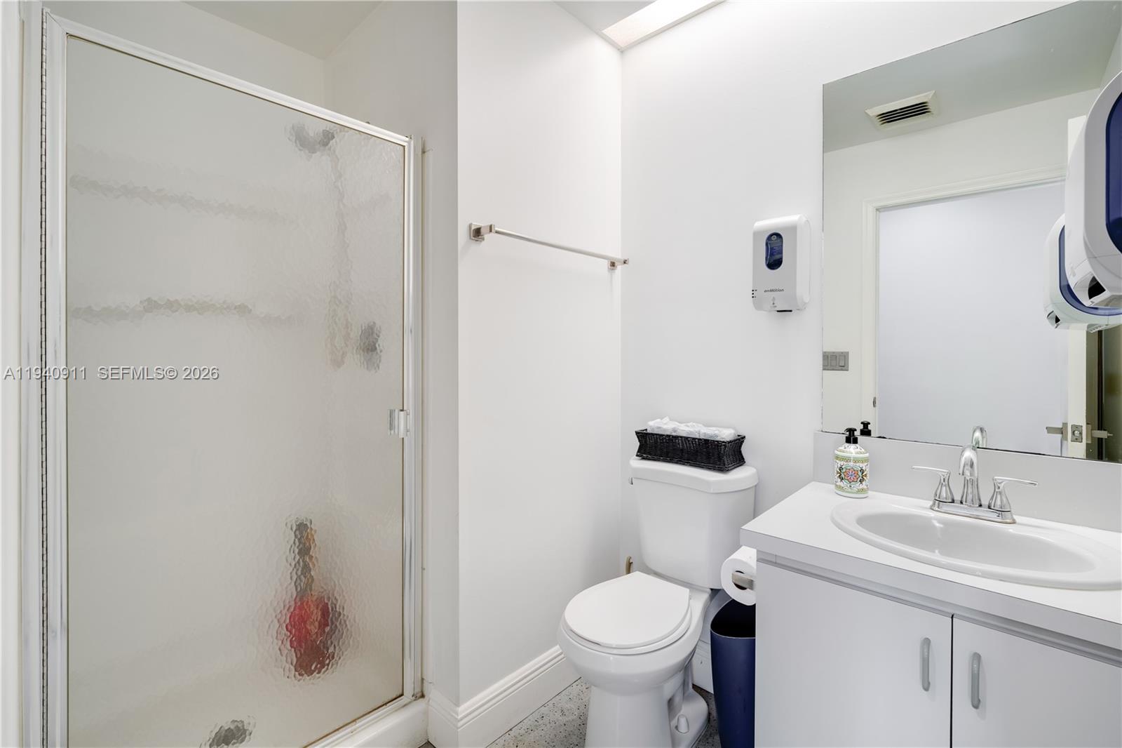 221  /   sq. ft. $ 2026-01-07 0 Photo