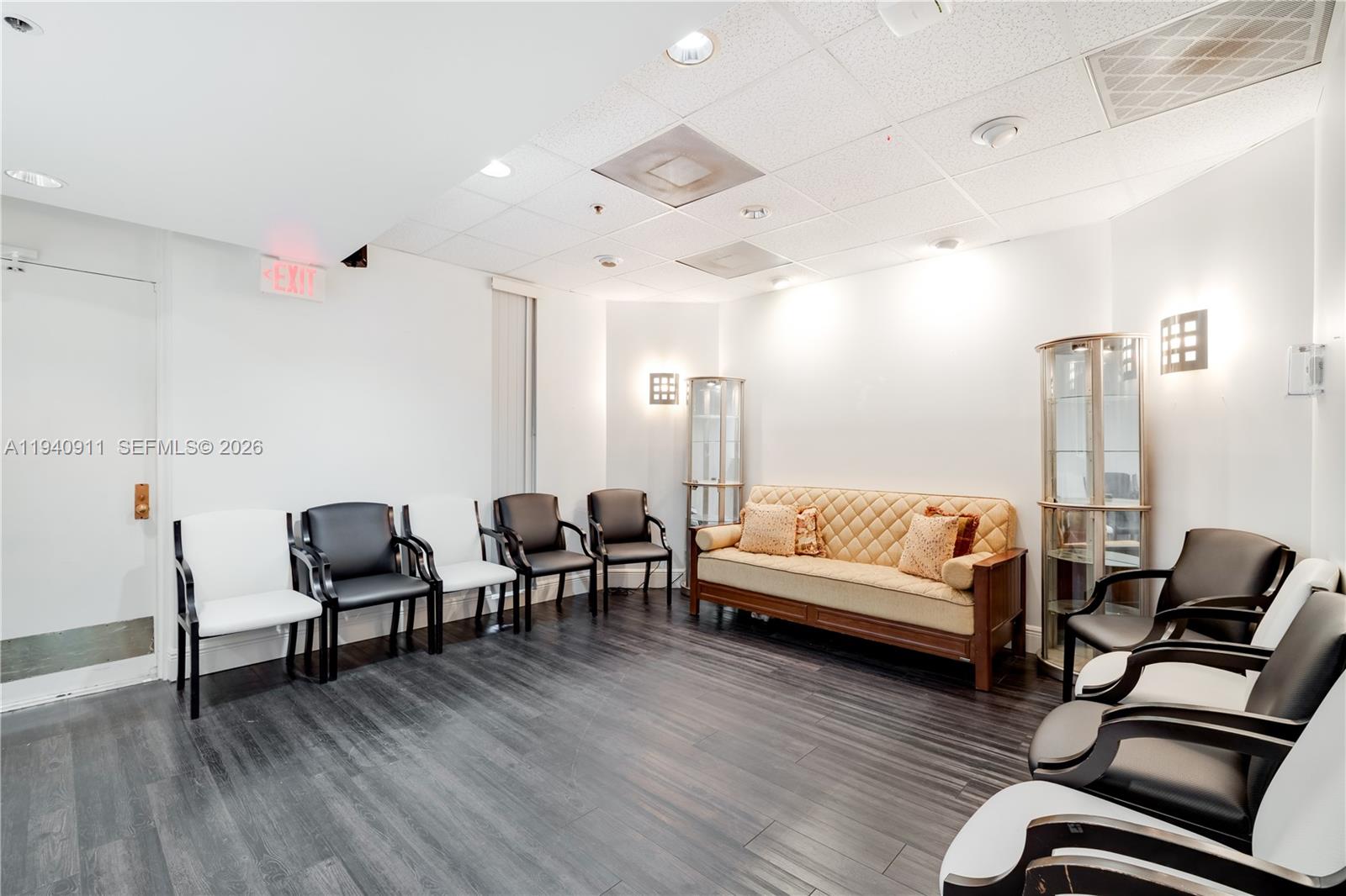 221  /   sq. ft. $ 2026-01-07 0 Photo