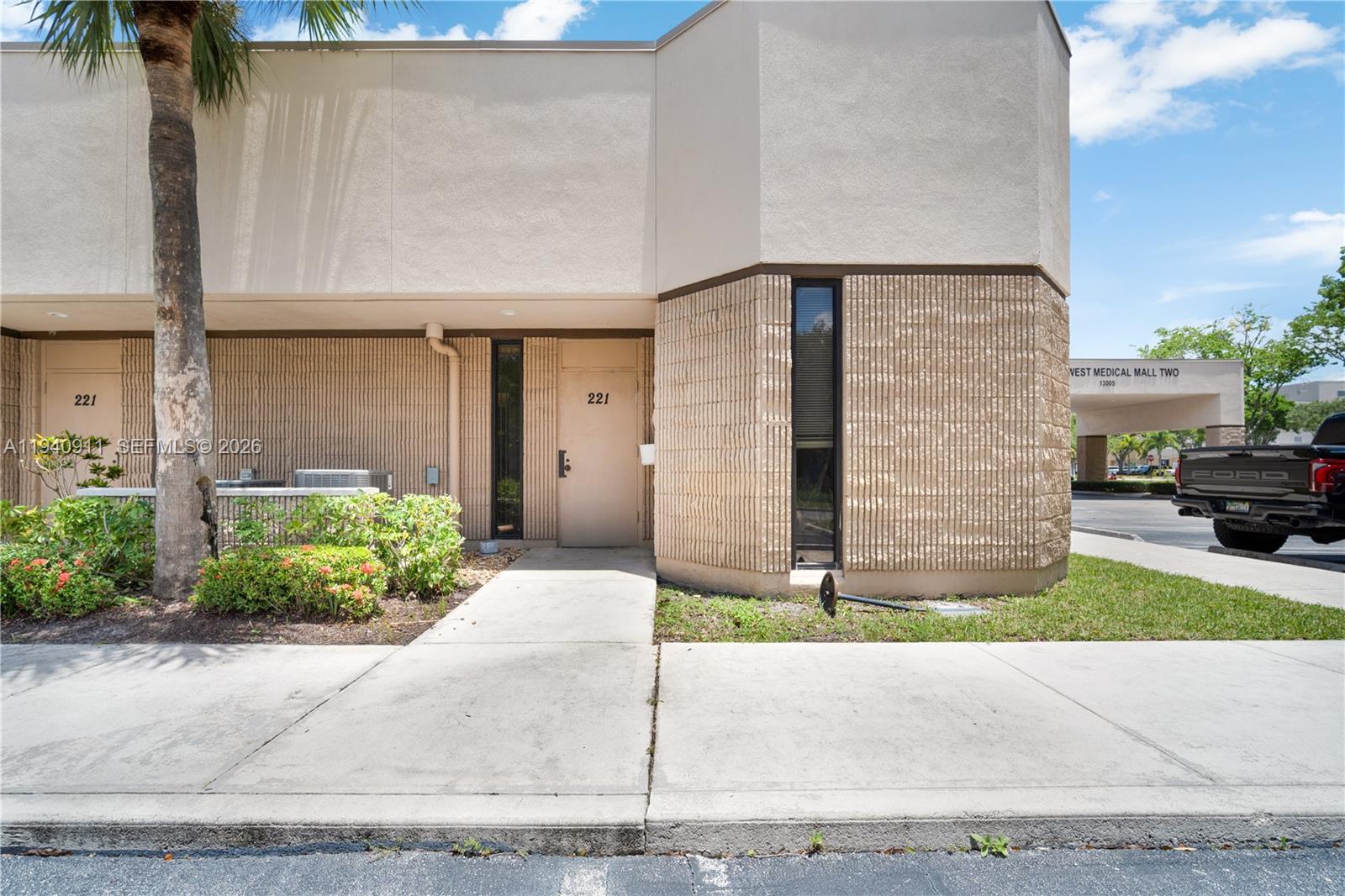 221  /   sq. ft. $ 2026-01-07 0 Photo