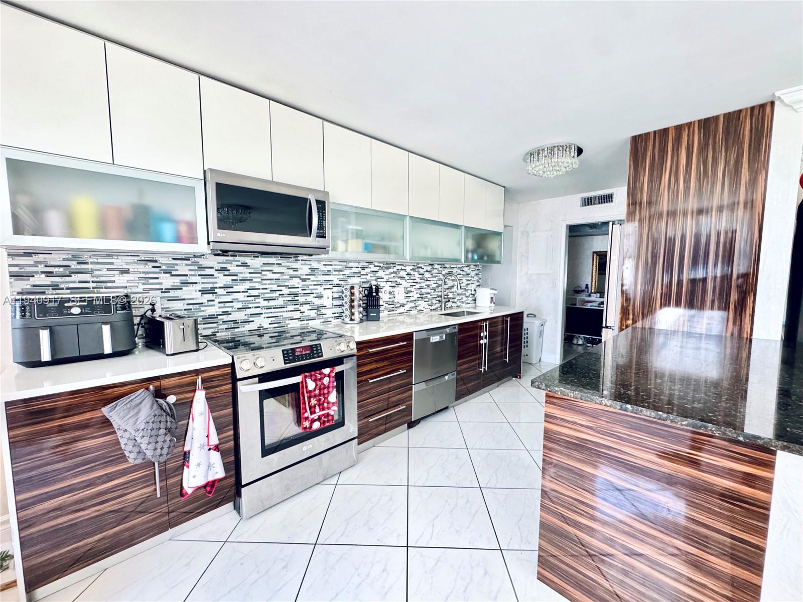 Photo of 1920 Ocean Dr  #6A, Hallandale Beach, Florida, 33009 - 