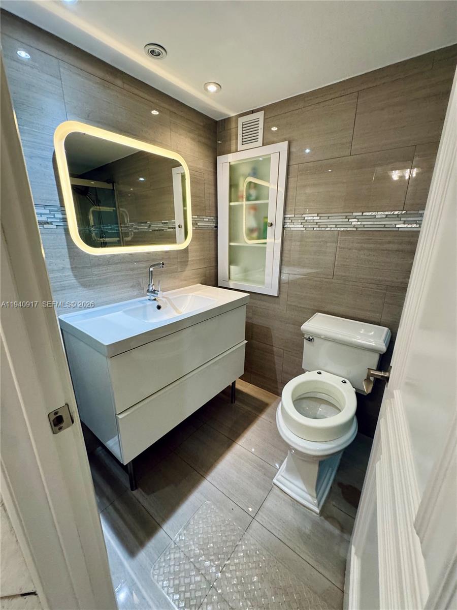 Photo of 1920 Ocean Dr  #6A, Hallandale Beach, Florida, 33009 - 