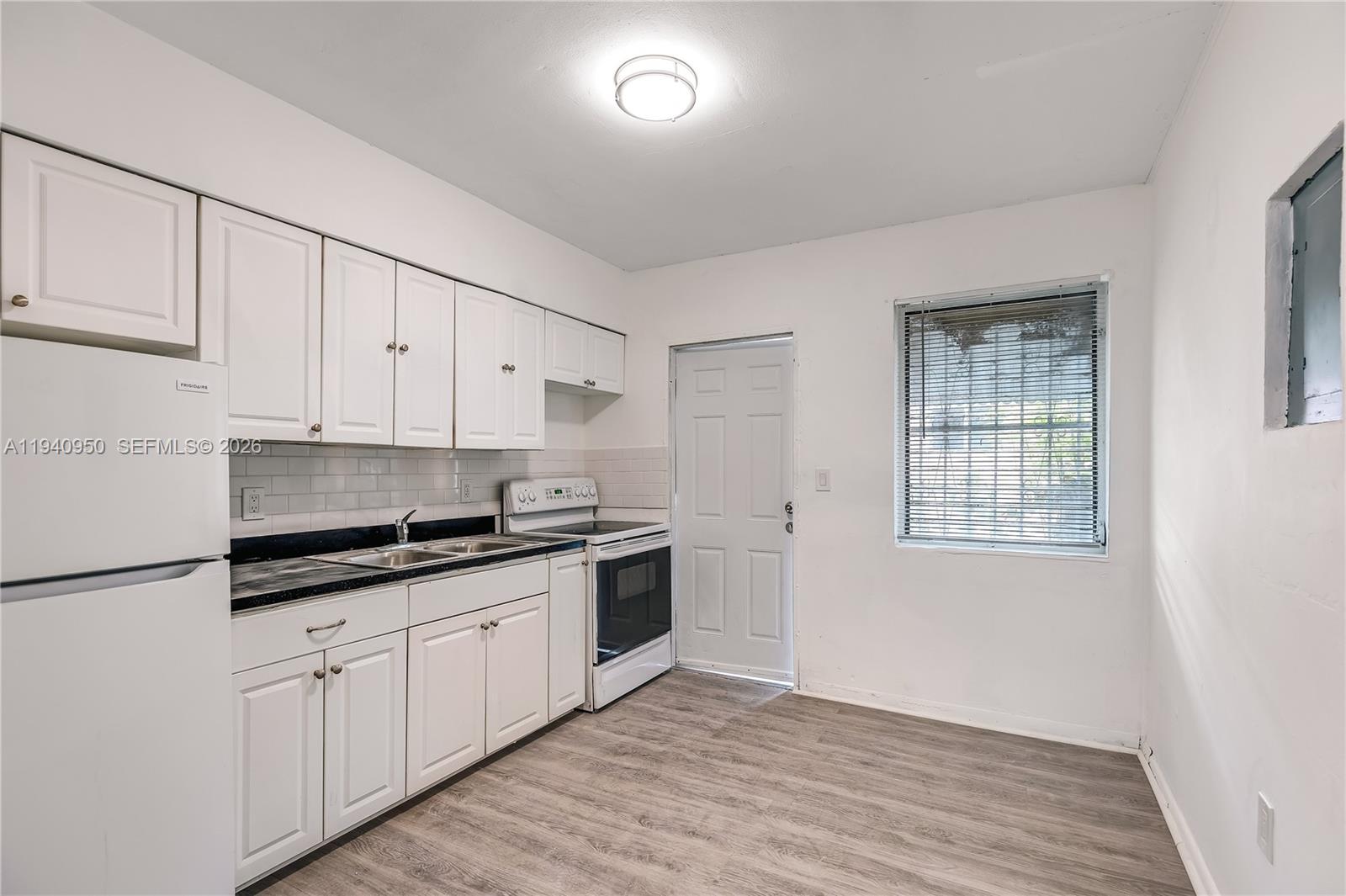   /  1540 кв.футов $ 2026-01-07 0 Фото