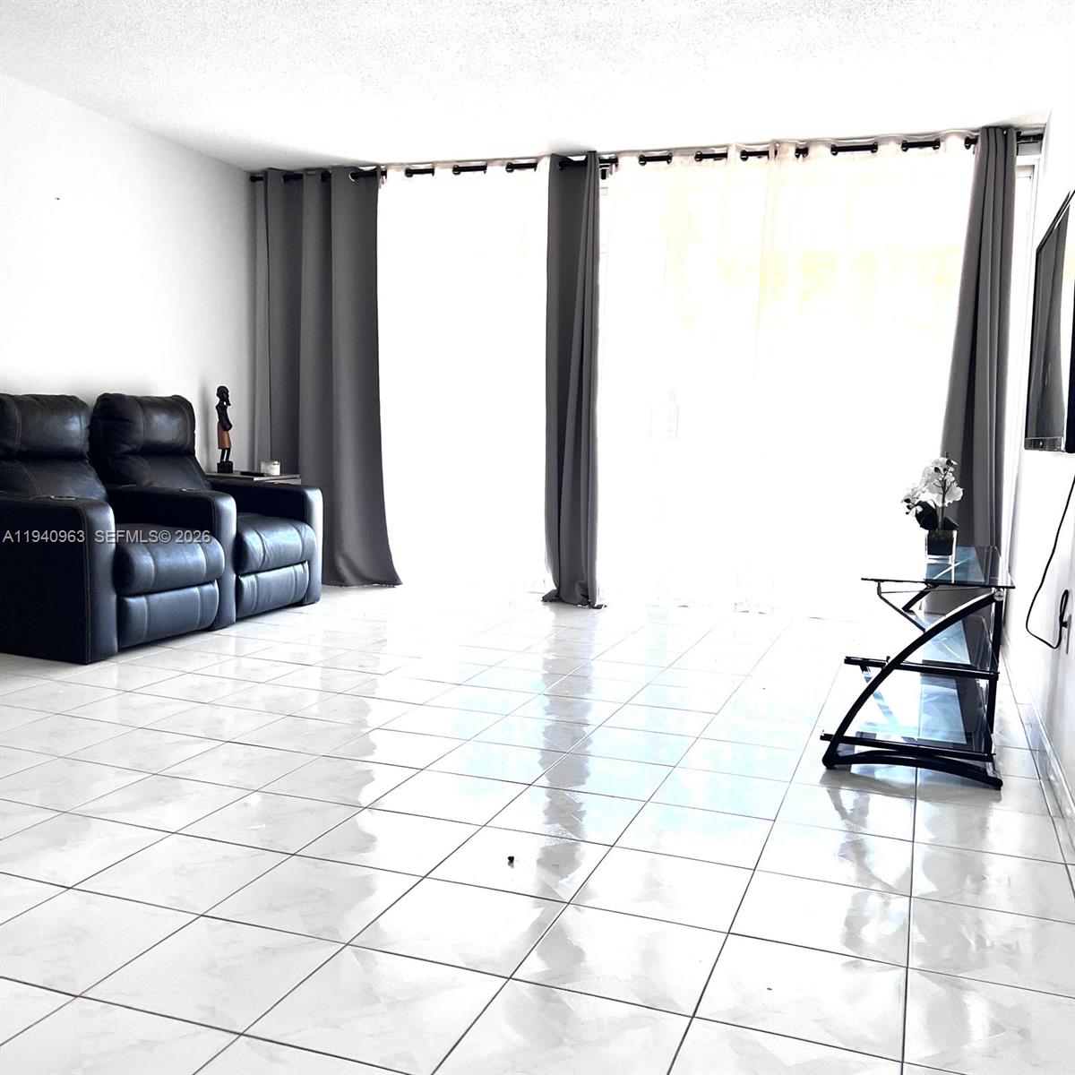 403-3 2 / 2 1315 sq. ft. $ 2026-01-07 0 Photo