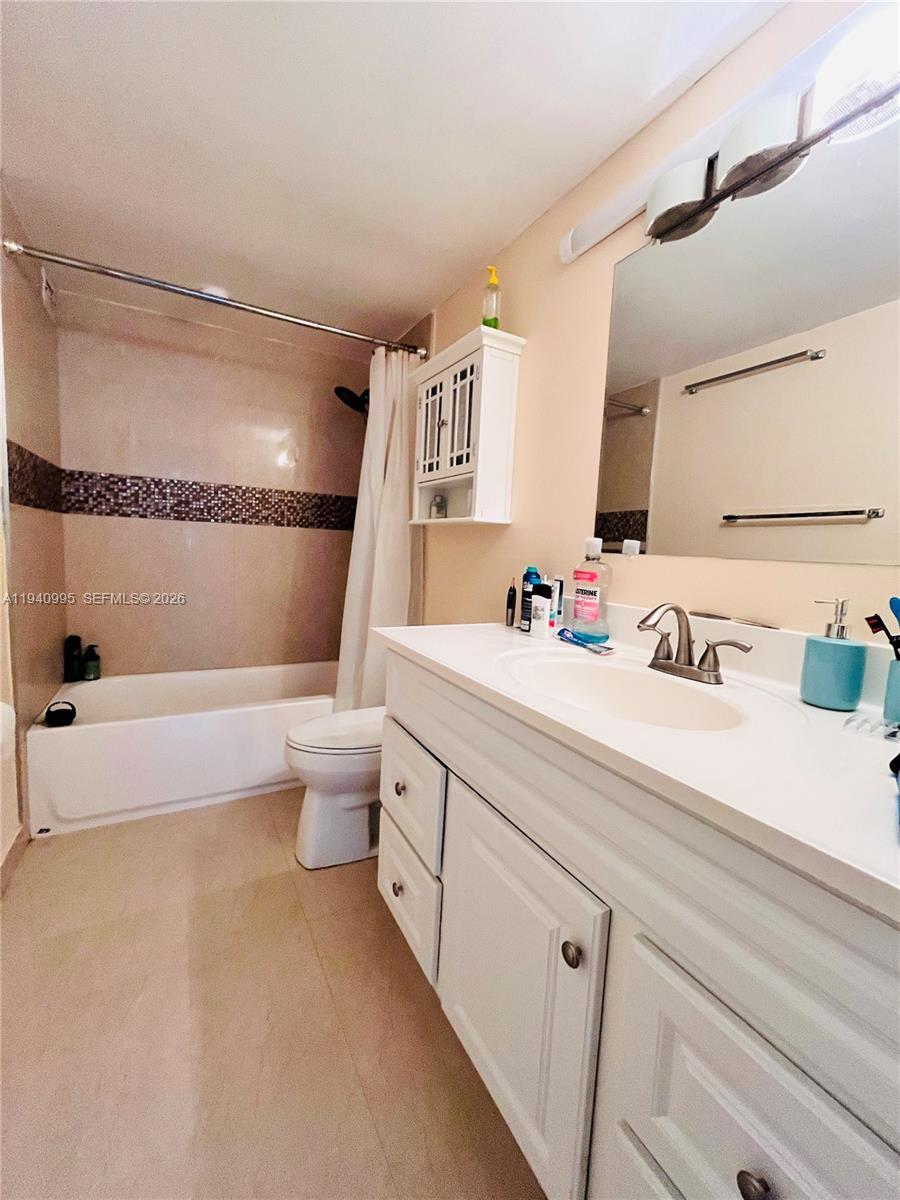 Photo of 2500 Parkview Dr  #1803, Hallandale Beach, Florida, 33009 - Master bath
