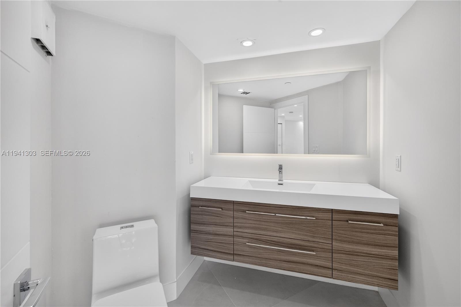 See details 2701 3 / 5 2470 sq. ft. $ 2026-01-08 0 Photo