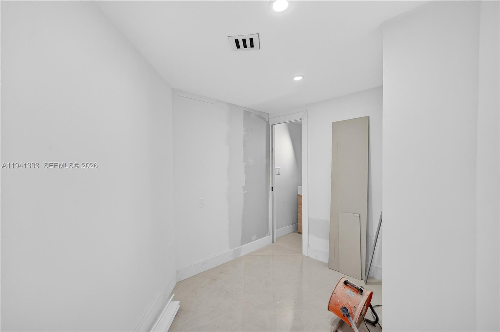 See details 2701 3 / 5 2470 sq. ft. $ 2026-01-08 0 Photo