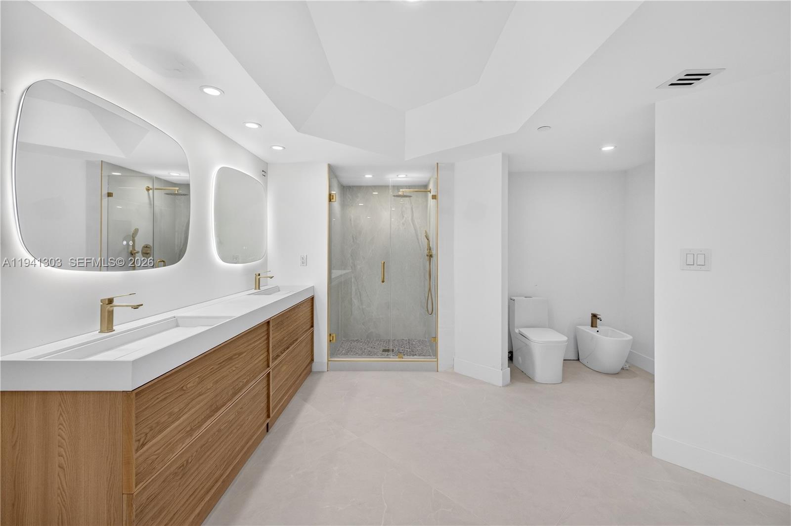 See details 2701 3 / 5 2470 sq. ft. $ 2026-01-08 0 Photo