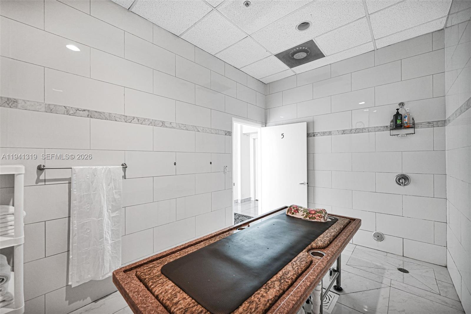 C5  /   кв.футов $ 2026-01-08 0 Фото