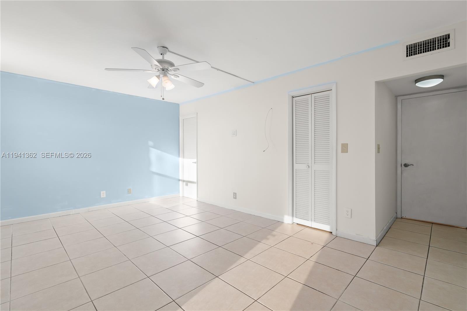 Photo of 437 Golden Isles Dr #4D, Hallandale Beach, Florida, 33009 -