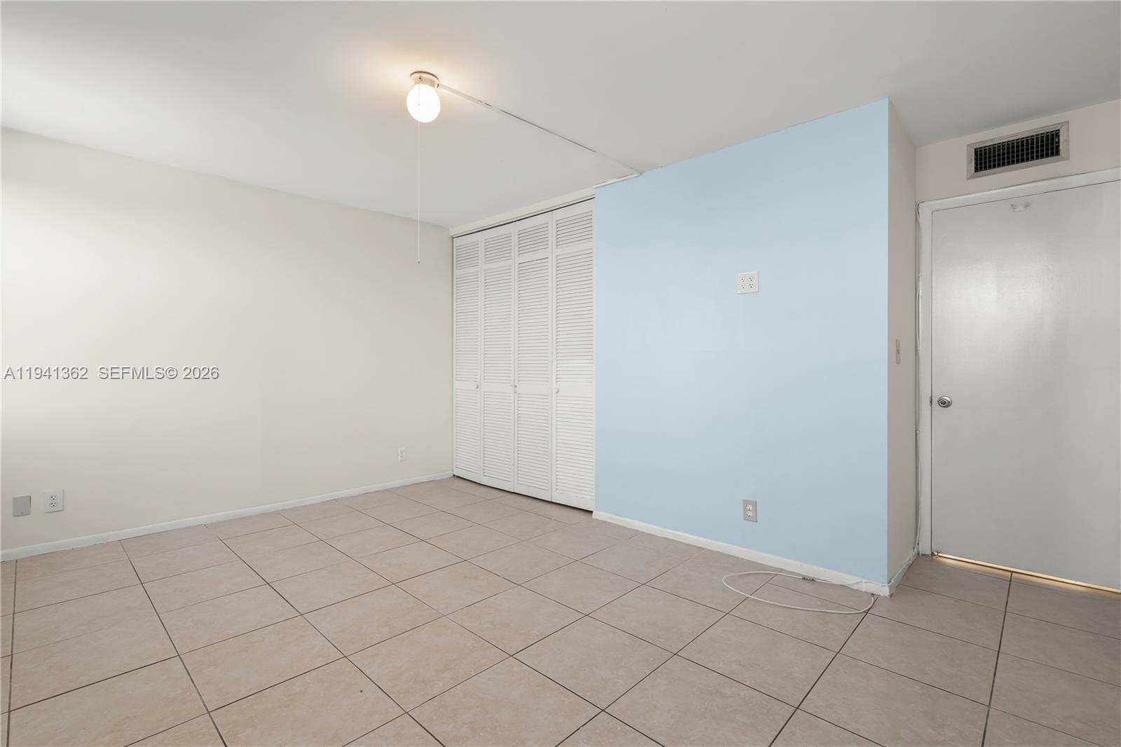 Photo of 437 Golden Isles Dr #4D, Hallandale Beach, Florida, 33009 -