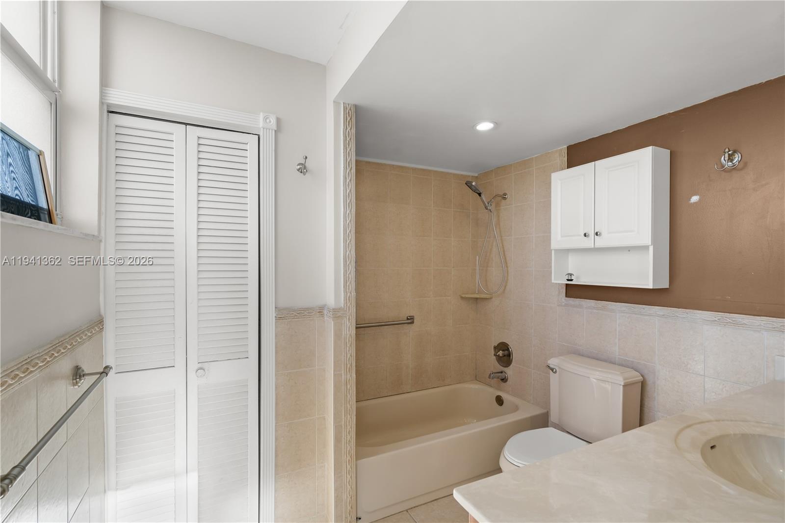 Photo of 437 Golden Isles Dr #4D, Hallandale Beach, Florida, 33009 -