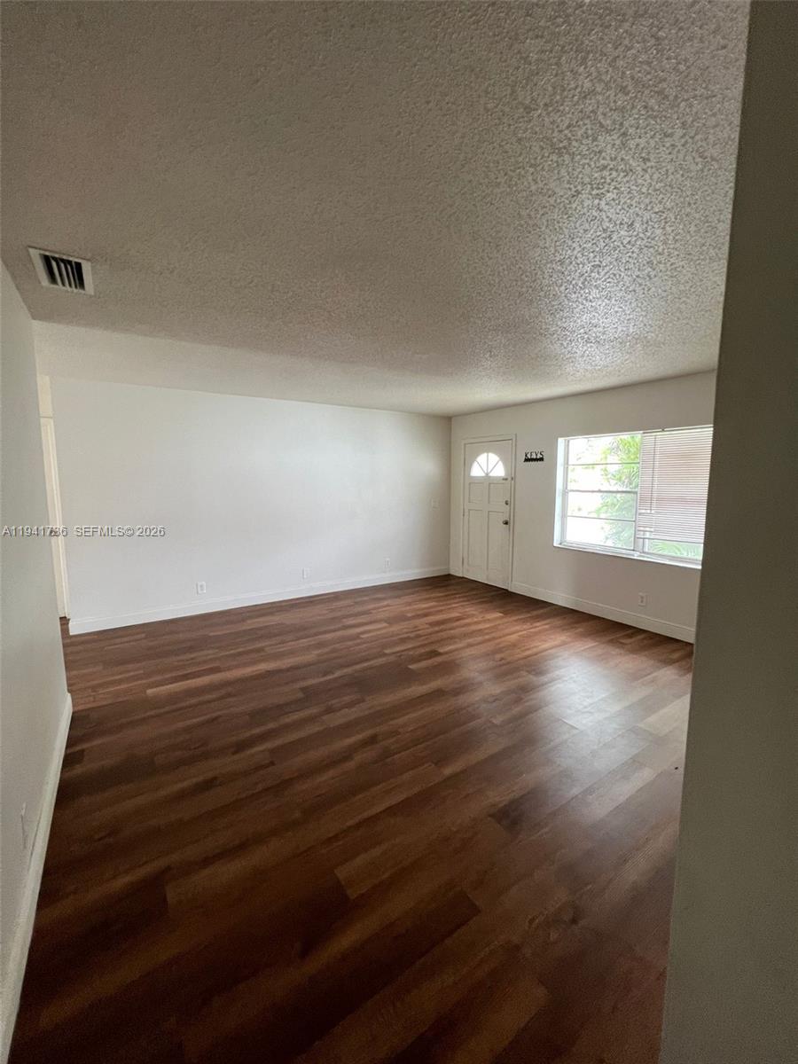   /  2412 sq. ft. $ 2026-01-08 0 foto