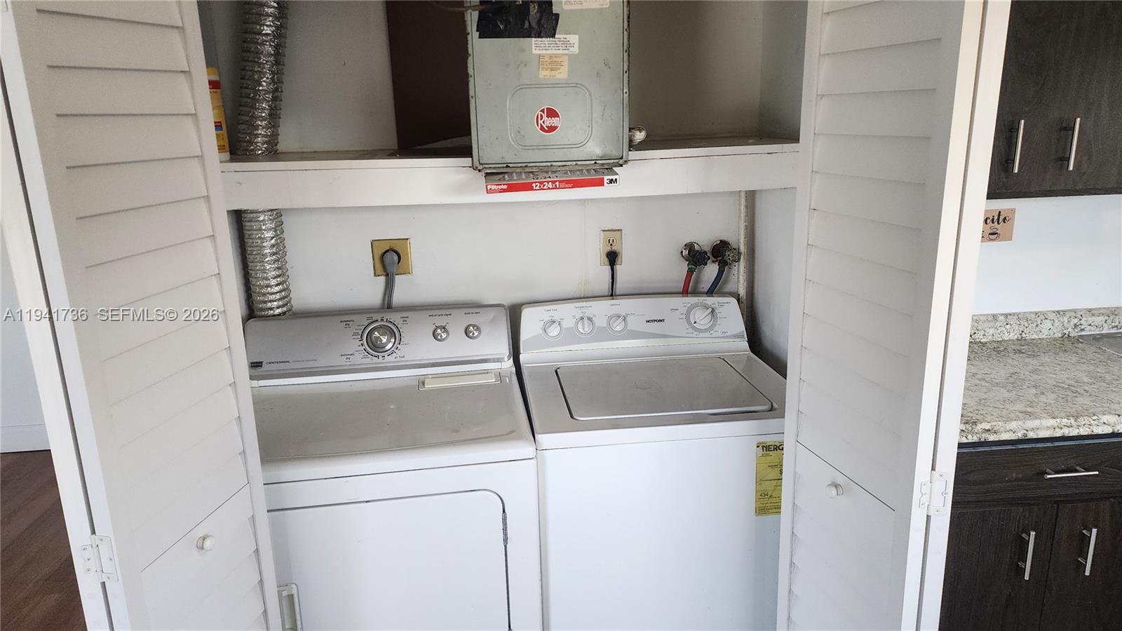   /  2412 sq. ft. $ 2026-01-08 0 foto