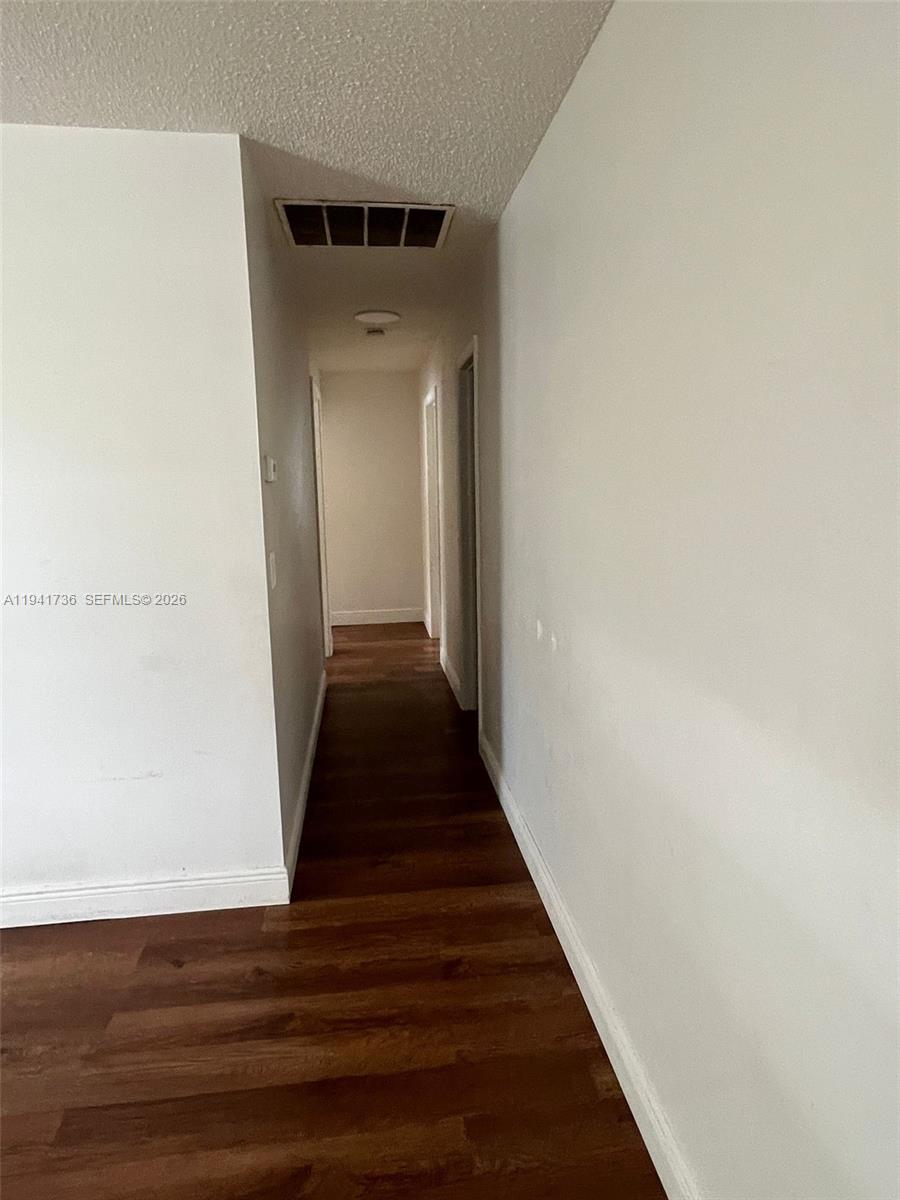   /  2412 sq. ft. $ 2026-01-08 0 foto