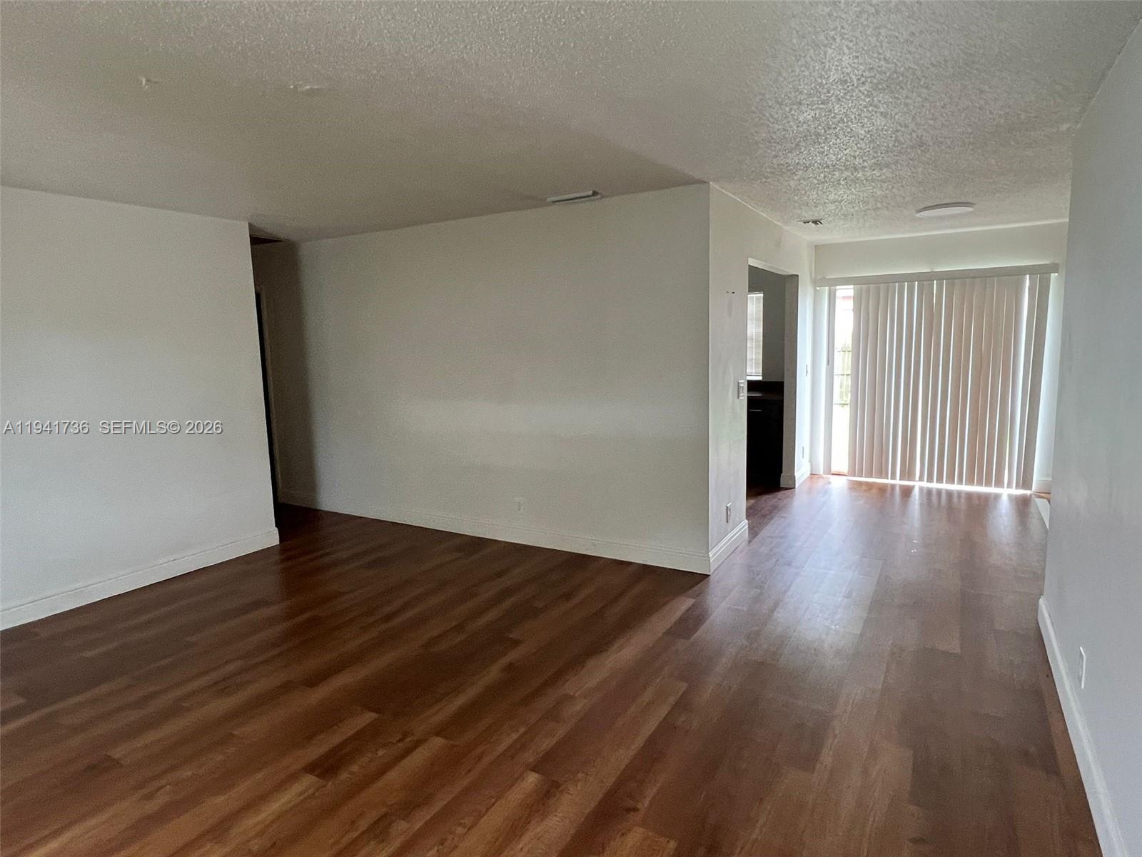   /  2412 sq. ft. $ 2026-01-08 0 foto